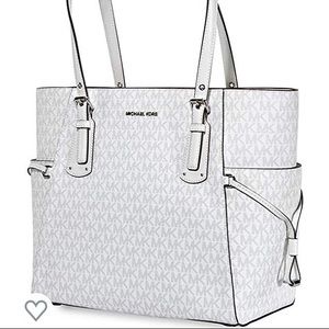 Women’s Micheal Kors, bag. AUTHENTIC!!